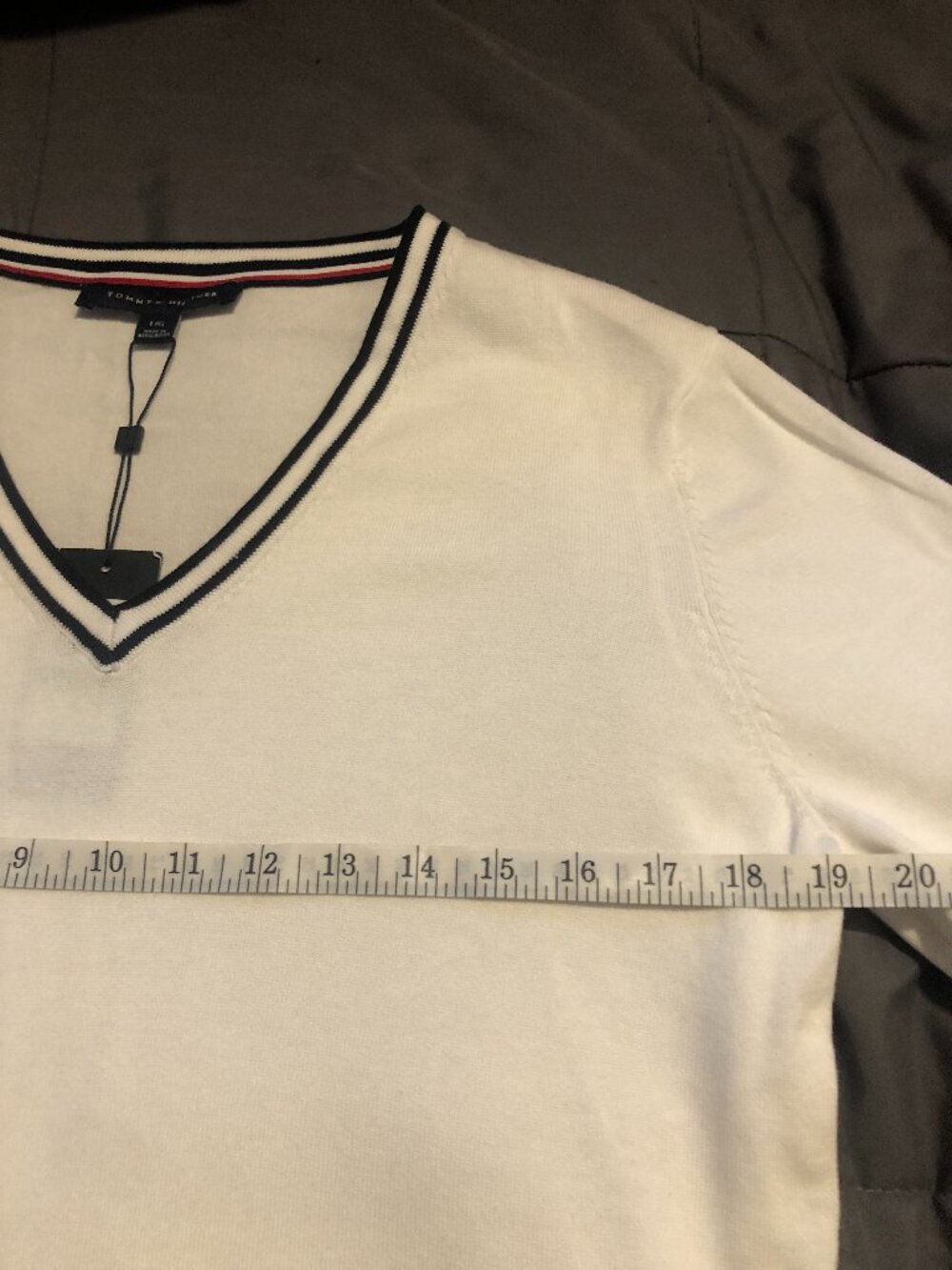 woman's tommy hilfiger white v neck sweater size large